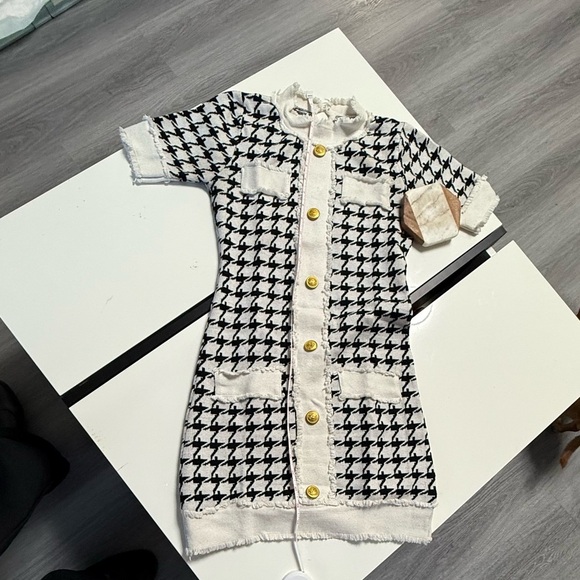 Gray and Black Patterned Sweater - Picture 5 of 8